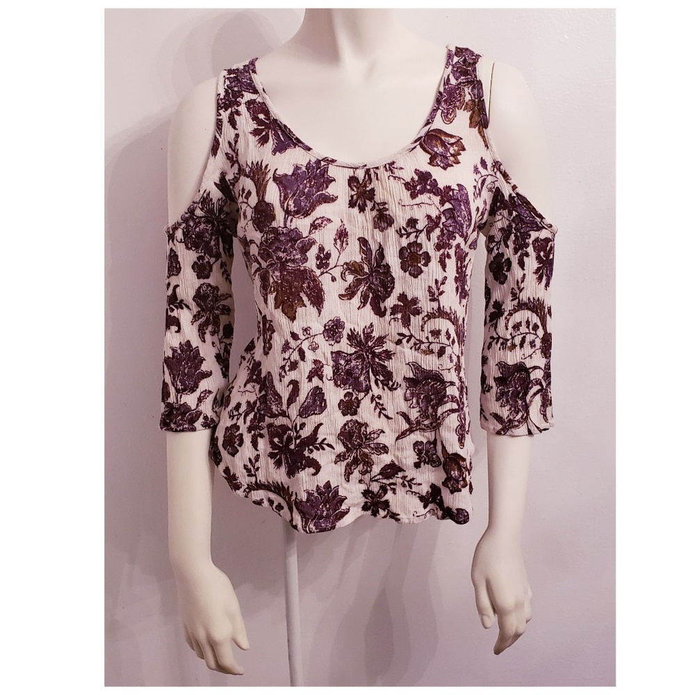 Gypsies & Moondust Cold shoulder Top